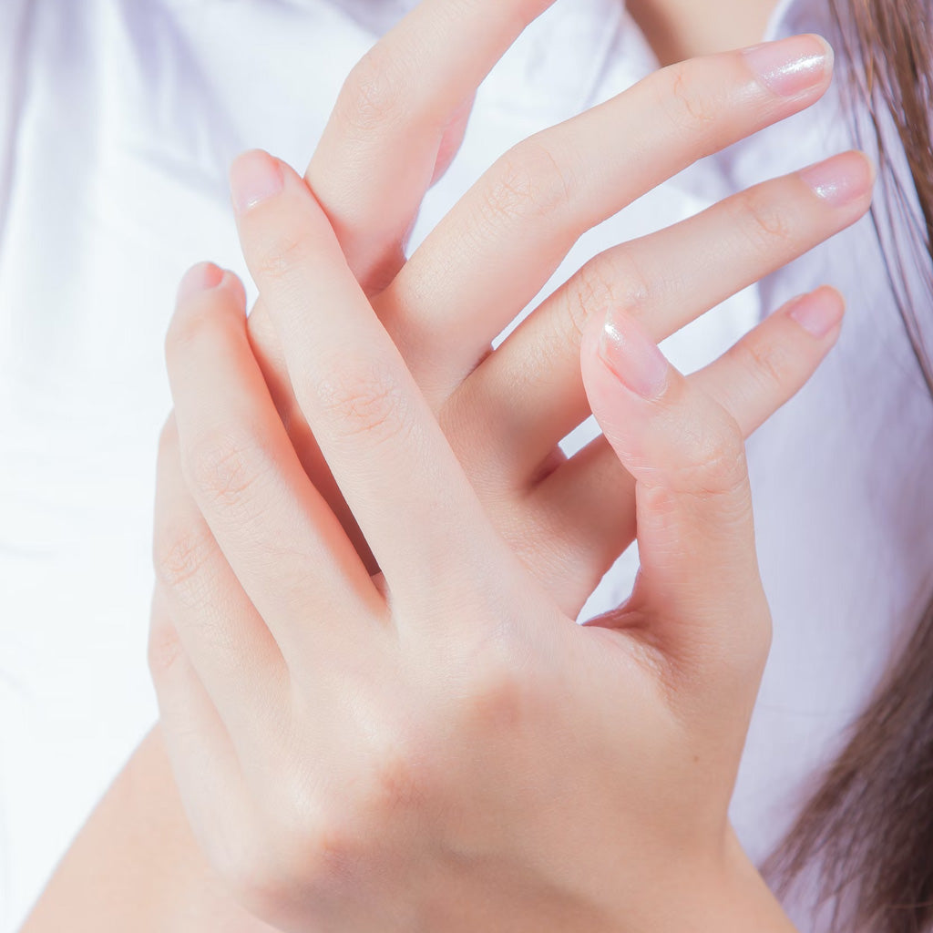Don't let your hands show your age.  Here are Alchimie Forever's favorite tips for youthful hands.